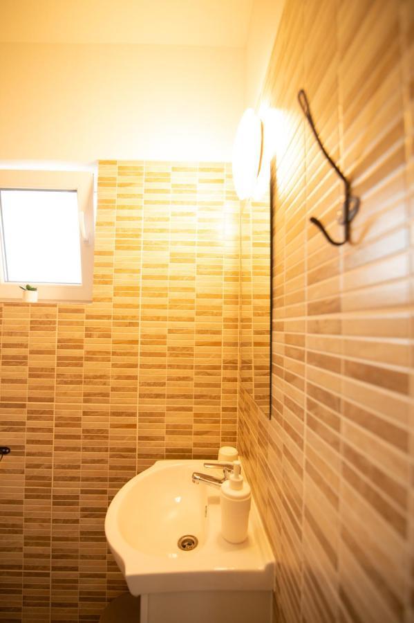 Casa Adrian Hotell Corbu  Eksteriør bilde