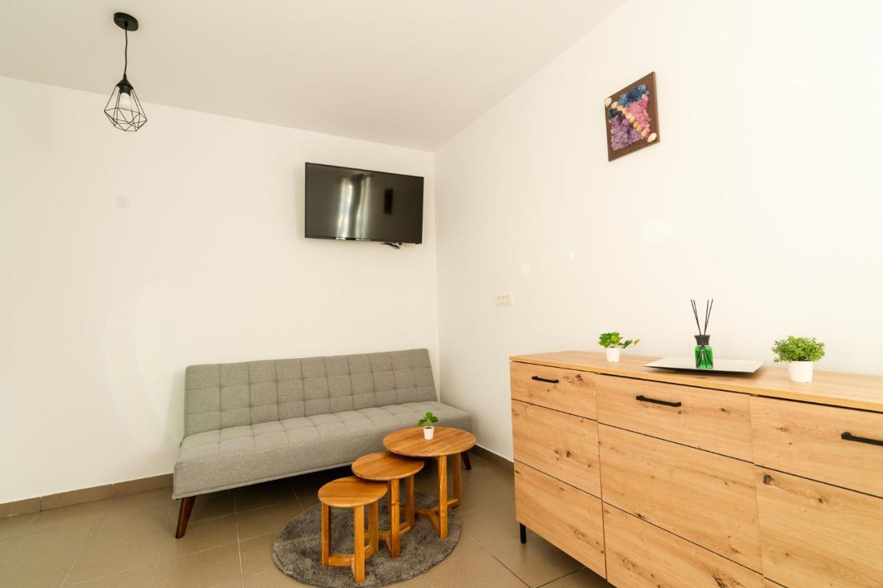 Casa Adrian Hotell Corbu  Eksteriør bilde