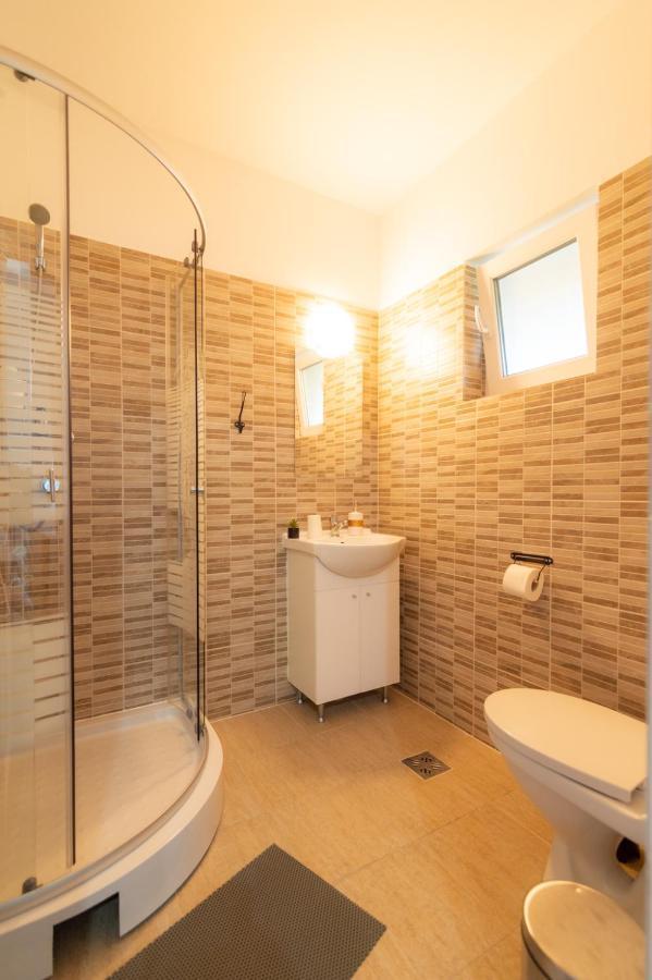 Casa Adrian Hotell Corbu  Eksteriør bilde