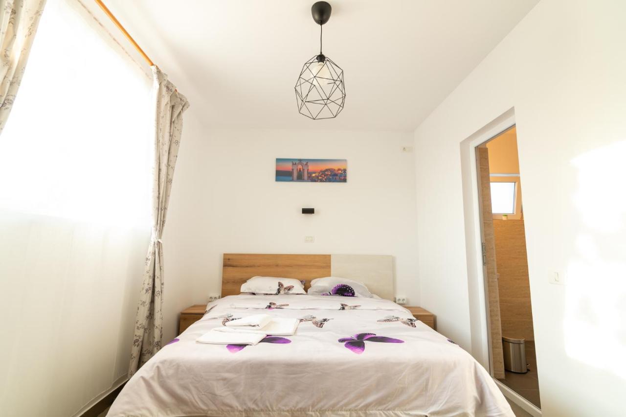 Casa Adrian Hotell Corbu  Eksteriør bilde