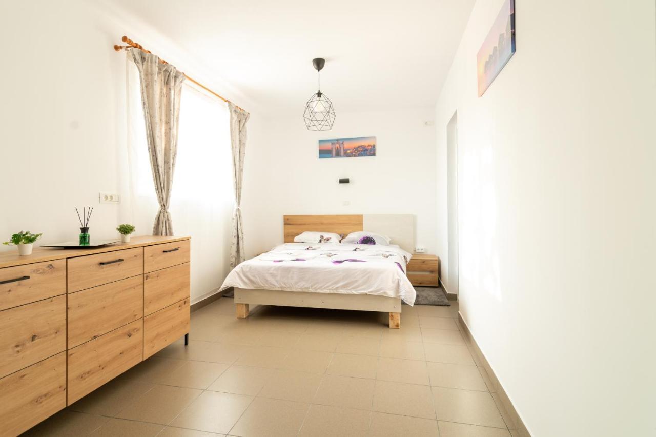 Casa Adrian Hotell Corbu  Eksteriør bilde