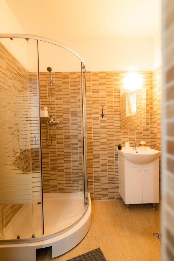 Casa Adrian Hotell Corbu  Eksteriør bilde