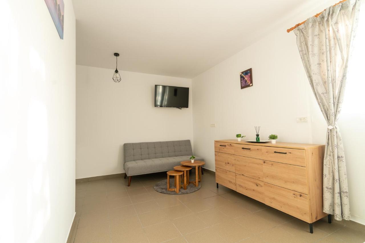 Casa Adrian Hotell Corbu  Eksteriør bilde